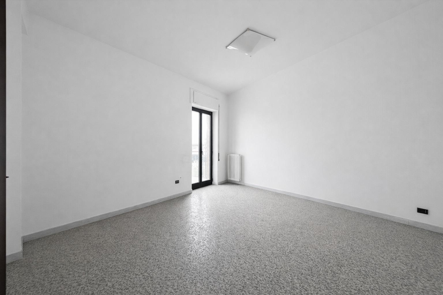 SAN PASQUALE – VIA OBERDAN 4 vani + doppi accessori